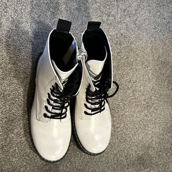 Chunky lace up white platform boots with zipper - Picture 2 of 8